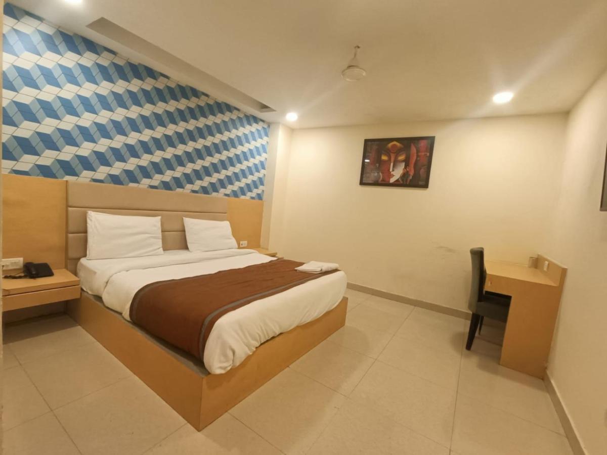 Hotel Ronit Royal Delhi Airport By D'Capitol New Delhi Exterior photo