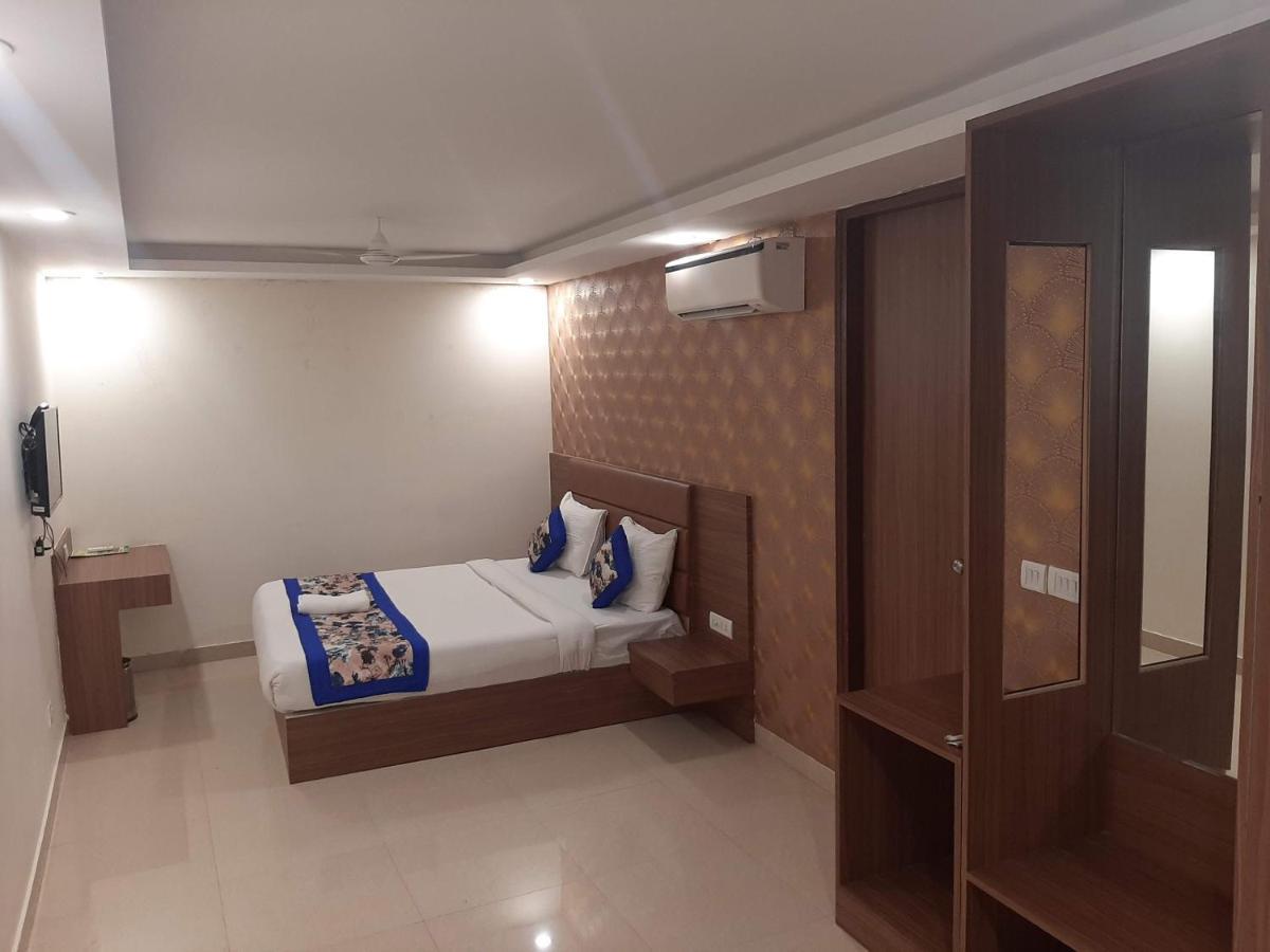 Hotel Ronit Royal Delhi Airport By D'Capitol New Delhi Exterior photo