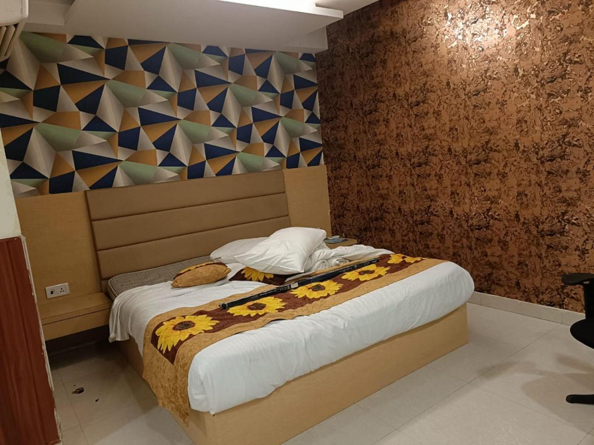 Hotel Ronit Royal Delhi Airport By D'Capitol New Delhi Exterior photo