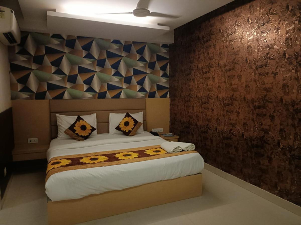 Hotel Ronit Royal Delhi Airport By D'Capitol New Delhi Exterior photo