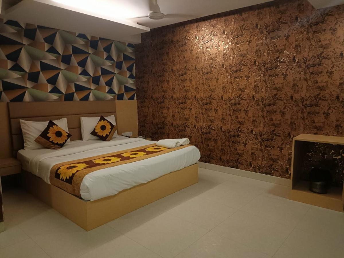 Hotel Ronit Royal Delhi Airport By D'Capitol New Delhi Exterior photo