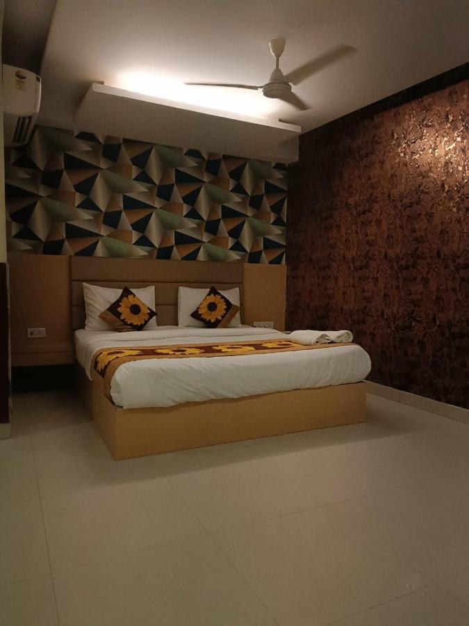 Hotel Ronit Royal Delhi Airport By D'Capitol New Delhi Exterior photo