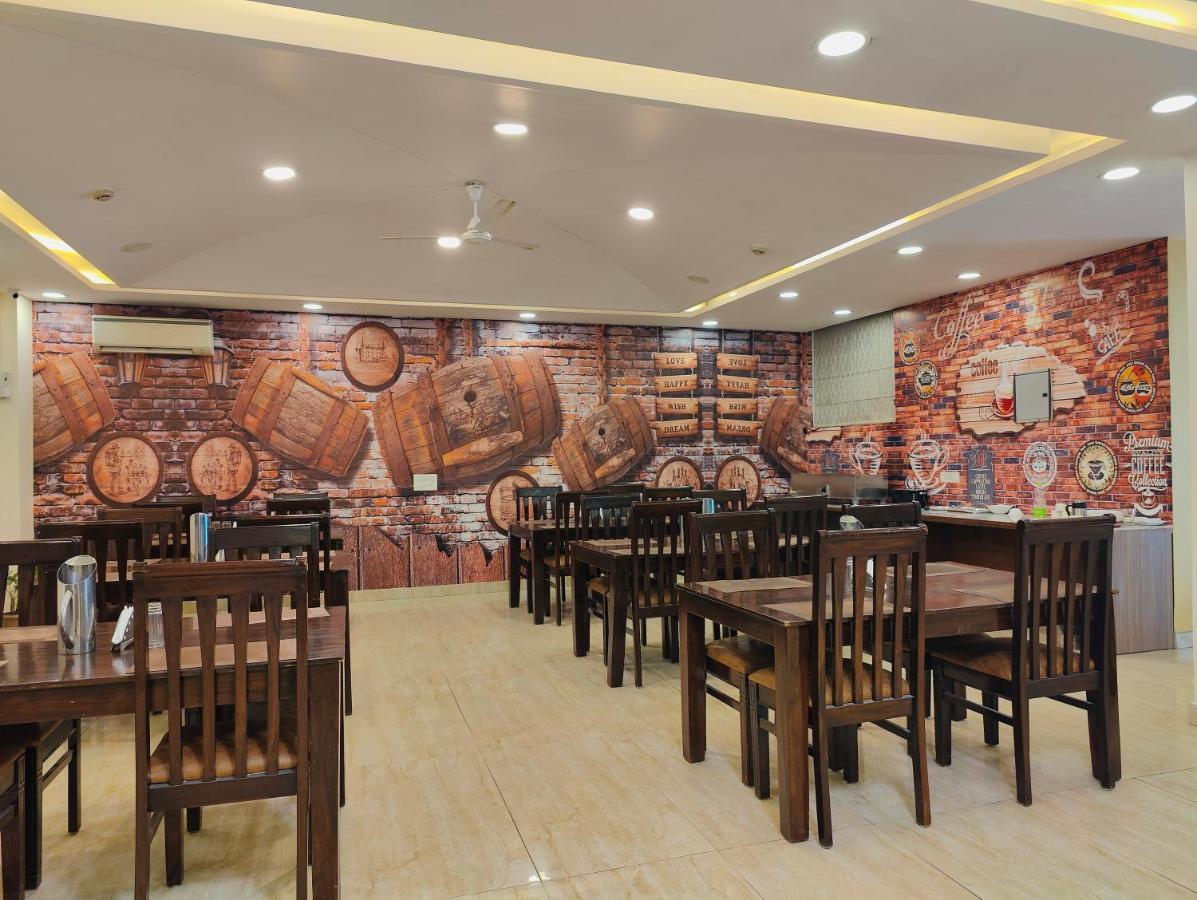 Hotel Ronit Royal Delhi Airport By D'Capitol New Delhi Exterior photo