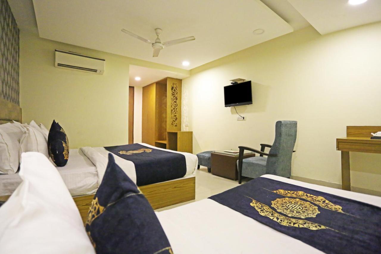 Hotel Ronit Royal Delhi Airport By D'Capitol New Delhi Exterior photo